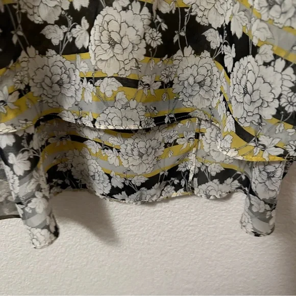 CAbi Gather Blouse Sz Small Floral Print Yellow - Picture 5 of 16